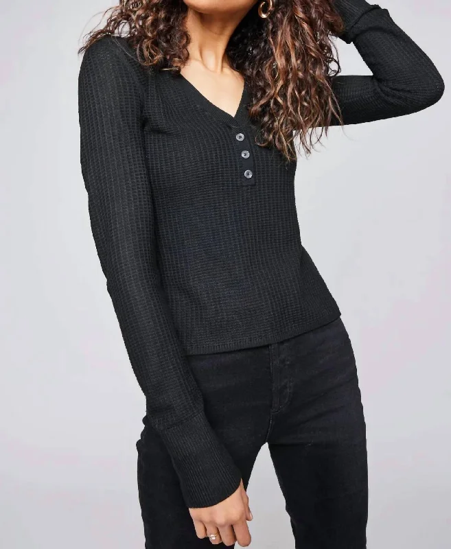 Women's Breathable Pullovers-Abigail Pullover In Black